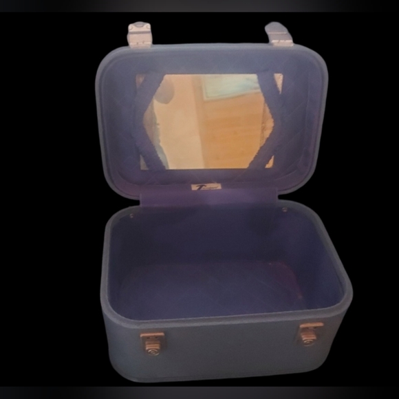 Vintage Makeup Case - Picture 3 of 3